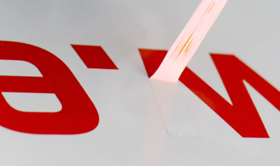 ステッカーやシールなどははがしておく