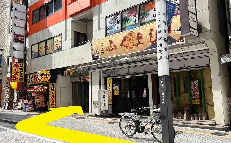 真っ直ぐ進んでいただくと、右側に「ふくよし」さんの看板が見えますので、そちらのビルの602号になります。